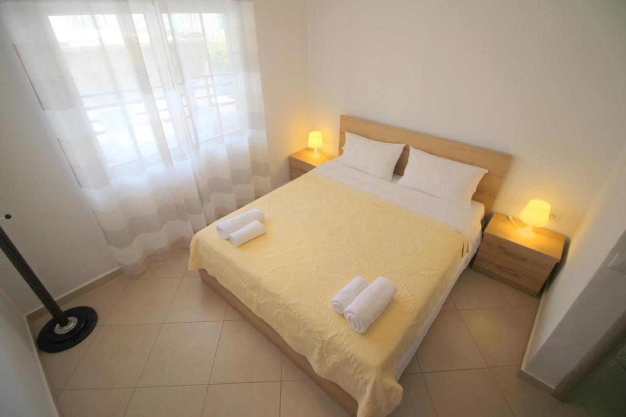 Kosta'S City Apartment ซารานเดอ ภายนอก รูปภาพ